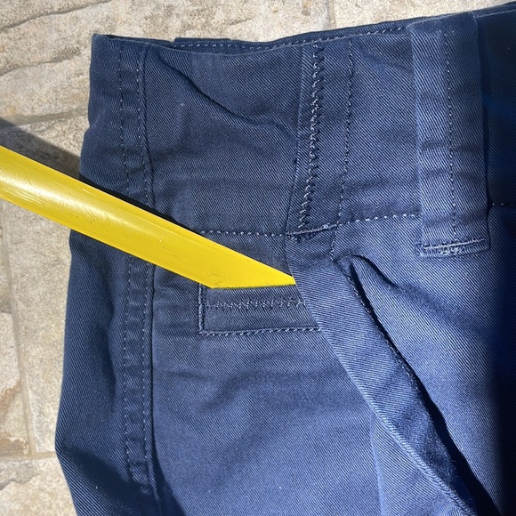 Vineyard Vines navy zip front shorts. 3” inseam, cotton / elastane. Size 0 - Picture 5 of 12